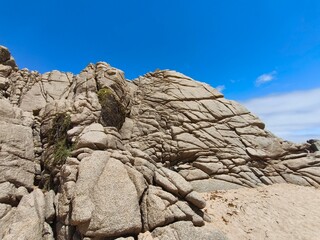 Rocas en la Playa frente al oceáno pacífico Algarrobo Chile © Jesus  Monzon
