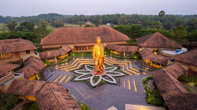 Vivekananda Statue SHRF Yoga Bana Wellness and Yoga Retreat in India 