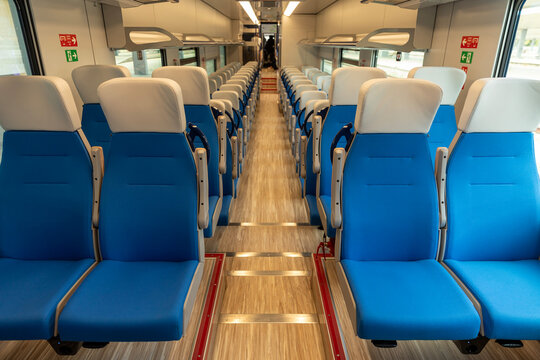 Electric railcar