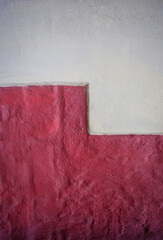Tynk strukturalny koloru biało-czerwonego na ścianie budynku, tło. White and red textured plaster on the wall of a building.  © 123108 Aneta