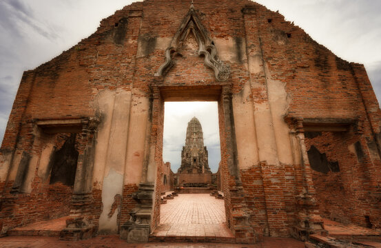 Wat Ratchaburana, UNESCO World Heritage site in Ayutthaya, Thailand, famous for its grand central prang and historic discovery of ancient royal gold crypts.