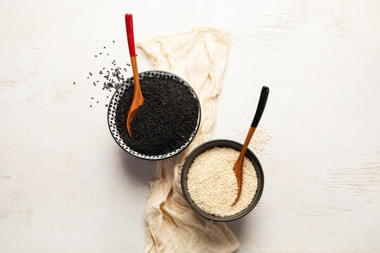 Set with different sesame seeds.