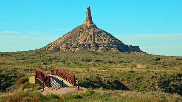 Footbridge along Chimney Rock trail leading toward iconic spire in Nebraska