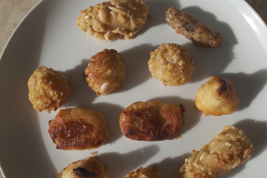 Traditional Catalan Panellets &ndash; Handmade Almond and Pine Nut Pastries for All Saints' Day