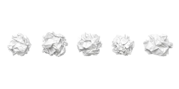 Cinq boules de papier blanc froiss&eacute; align&eacute;es sur fond blanc, concept de cr&eacute;ativit&eacute; et d'erreurs &agrave; corriger