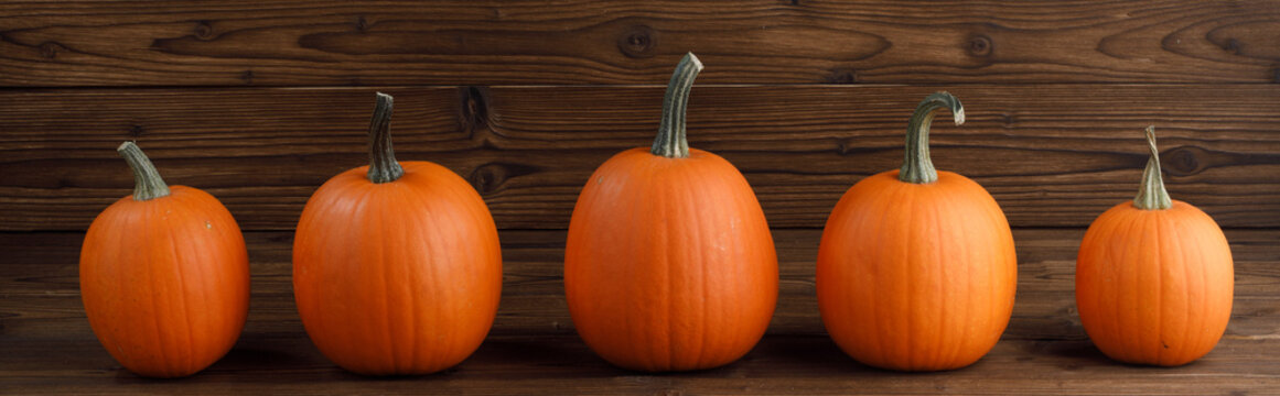 Flat lay arrangement with pumpkins on wooden background