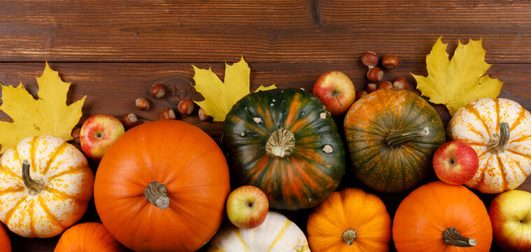 Flat lay arrangement with pumpkins on wooden background
