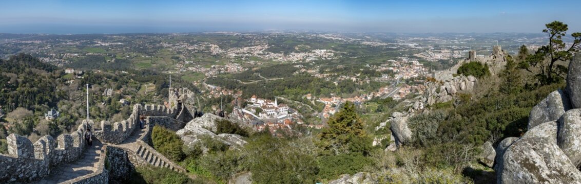 Castle wall of the Castelo dos Mouros castle complex, rear National Palace from above, Pal&aacute;cio Nacional de Sintra, cultural landscape Sintra, Sintra, Portugal