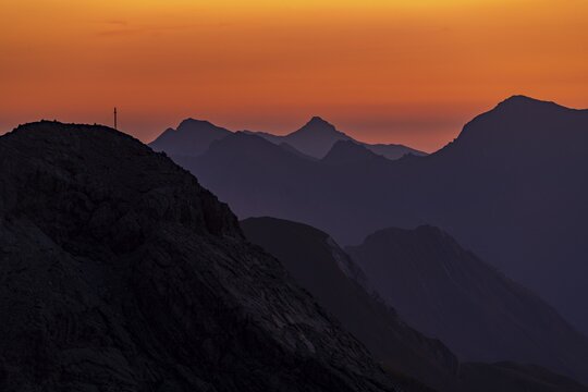 Staggered mountain ranges, dawn over Lechtal Alps, Elbigenalp, Lechtal, Au&szlig;erfern, Tyrol, Austria