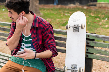 Young man listening music outdoors. © Rawpixel.com
