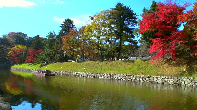 お堀と屋形船