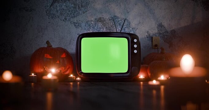 Vintage TV with Green Screen with Jack-o'-Lanterns and Candles: Spooky Halloween Looped Clip - Zoom in