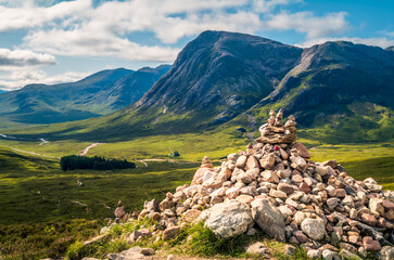 Stone cairn and Buachaille Etive Mor from the Devil's Staircase, West Highland Way © gdefilip