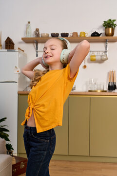 Cozy weekends spent in a bright kitchen enjoying music and relaxation