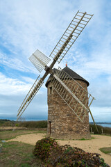 moulin à vent de Craca à Plouézec - Bretagne © aquaphoto