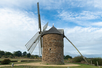 moulin à vent de Craca à Plouézec - Bretagne © aquaphoto