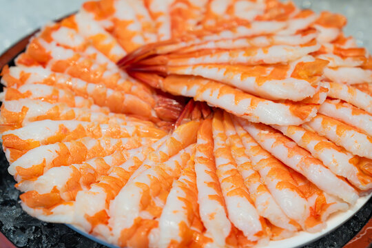 Fresh shrimp beautifully arranged in large quantities for a seafood buffet.