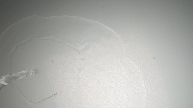 水を注ぐ