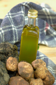 Olio al tartufo truffle extra virgin olive oil from Italy