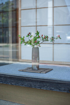 生け花　いけばな　投げ入れ　花　植物　窓　日本　日本文化