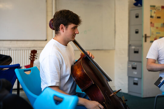 Cellist practicing in class