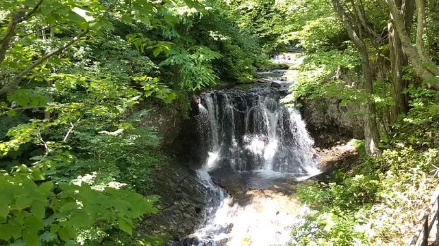 平和の滝