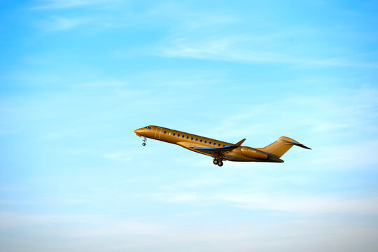 Private jet Global Jet Aruba Bombardier Global 7500 P7-PMM taking off from Swiss Z&uuml;rich Airport on an autumn day. Photo taken October 15th, 2026, Zurich Airport, Switzerland.