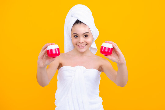 Skin care cream for teenager. Natural beauty teenager girl. Teen cream skincare. Spa care for young teenagers skin. The perfect face cream. Teenager girl applying cream. Beauty cosmetics for youth.