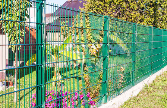 Rigid Industrial Fence Panels &ndash; Wire Grating and PVC Metal
