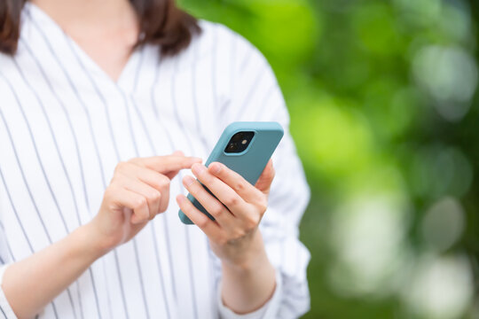 スマホ　女性