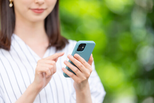 スマホ　女性