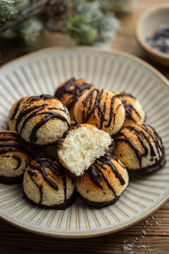 petits g&acirc;teaux moelleux rochers coco fait maison et chocolat croquant