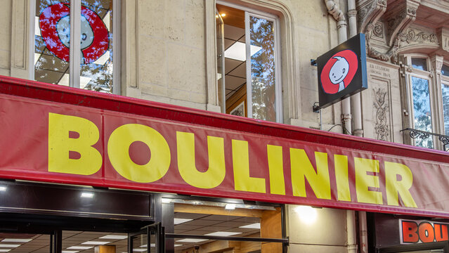 Paris, France - 15 octobre 2026: Enseigne et logo du magasin historique Boulinier situ&eacute; boulevard Saint-Michel &agrave; Paris. Boulinier est une librairie d'occasion ind&eacute;pendante fond&eacute;e en 1845