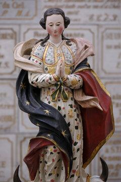 Carmel of Lisieux. Statue of the Virgin Mary, Chile, 18th century.