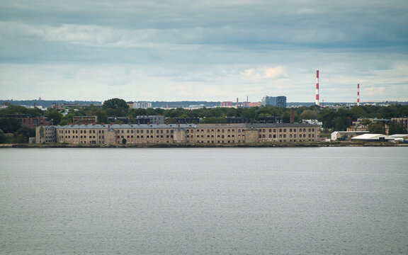 Blick auf eine historische Seefestung vor Tallinn, Estland am 02. September 2025
