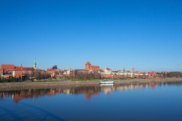 Widok z mostu na panoramę Torunia., Polska. Panorama of Torun, Poland  © 123108 Aneta