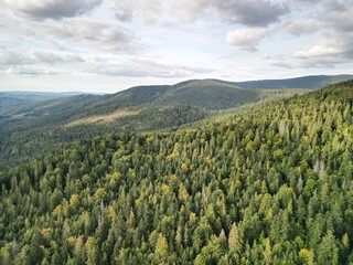 Beskidy - Polska  Babia Góra i okolice, zdjęcie wykonane dronem. Krajobraz, las, góry, piękny widok © Konrad