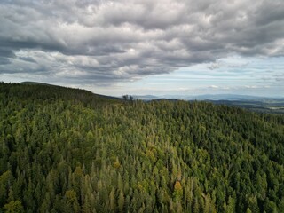 Beskidy - Polska  Babia Góra i okolice, zdjęcie wykonane dronem. Krajobraz, las, góry, piękny widok © Konrad