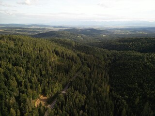 Beskidy - Polska  Babia Góra i okolice, zdjęcie wykonane dronem. Krajobraz, las, góry, piękny widok © Konrad