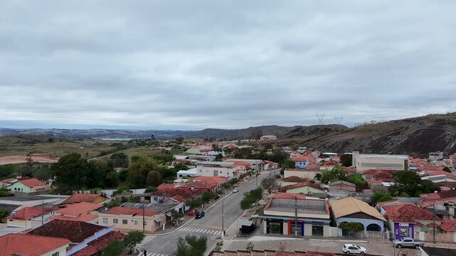 Vista a&eacute;rea de Itutinga e dos morros ao redor, Minas Gerais