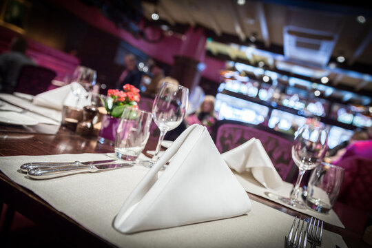 Fine table setting