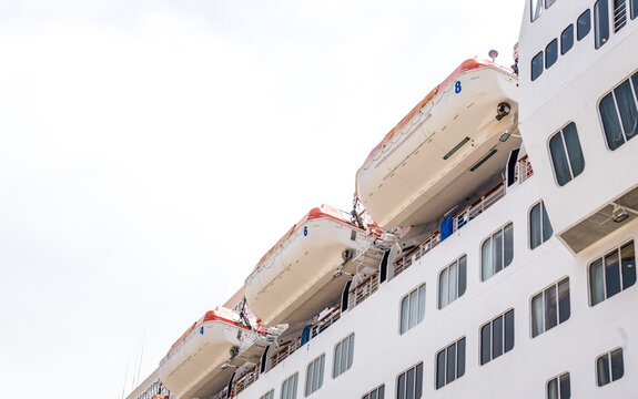 Cruise ship