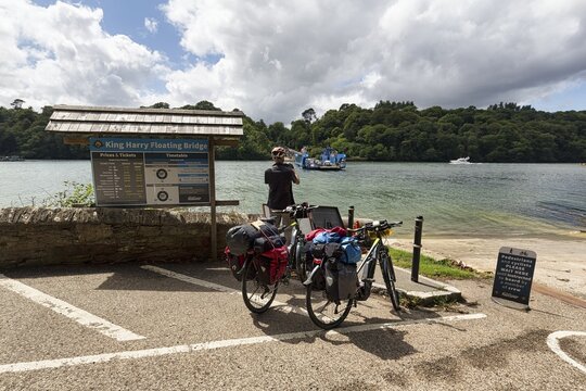 Cyclists, cyclists with e-bikes at the jetty of the King Harry Floating Bridge, chain ferry on River Fal, National Cycle Route 3, Long Distance Cycle Route, Cornwall, United Kingdom
