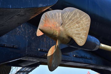 Three-bladed brass submarine propeller © Do Mi Nic