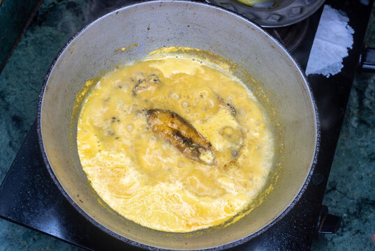 Shorshe Ilish, a delicious Bengali recipe made with Hilsa fish (Tenualosa ilisha) and mustard. Cooked in a stainless aluminium, this is a traditional Bengali cuisine.