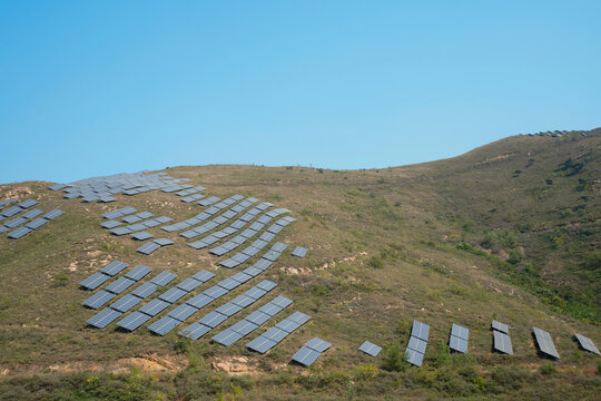 Solar photovoltaic panels and solar photovoltaic power generation systems