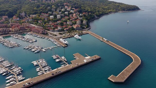 Vista aerea del porto turistico di Porto San Rocco a Muggia, Trieste