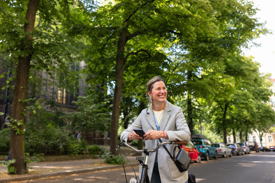 Cyclist with cellphone