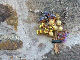 ramo de flores secas puesto en una pared de decoración IMG_9669-as26 © txakel