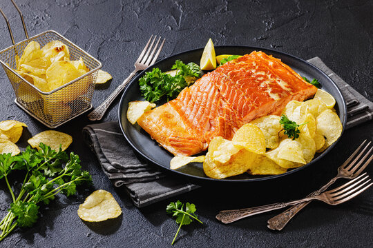 Smoked salmon portion with crispy potato chips